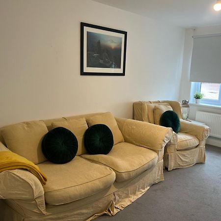 Village House St Mellons - Close To A48 And M4 カーディフ エクステリア 写真
