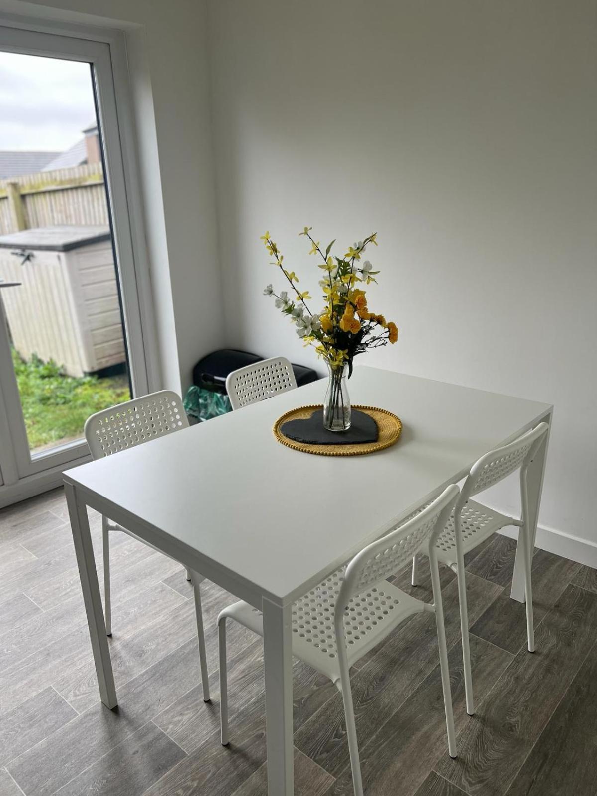 Village House St Mellons - Close To A48 And M4 カーディフ エクステリア 写真