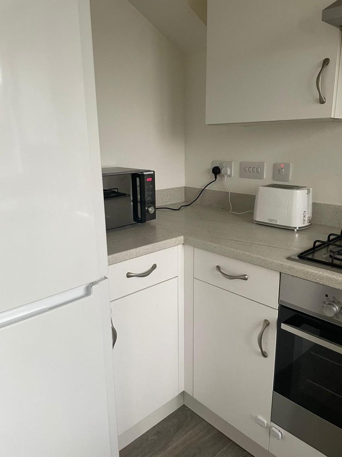 Village House St Mellons - Close To A48 And M4 カーディフ エクステリア 写真